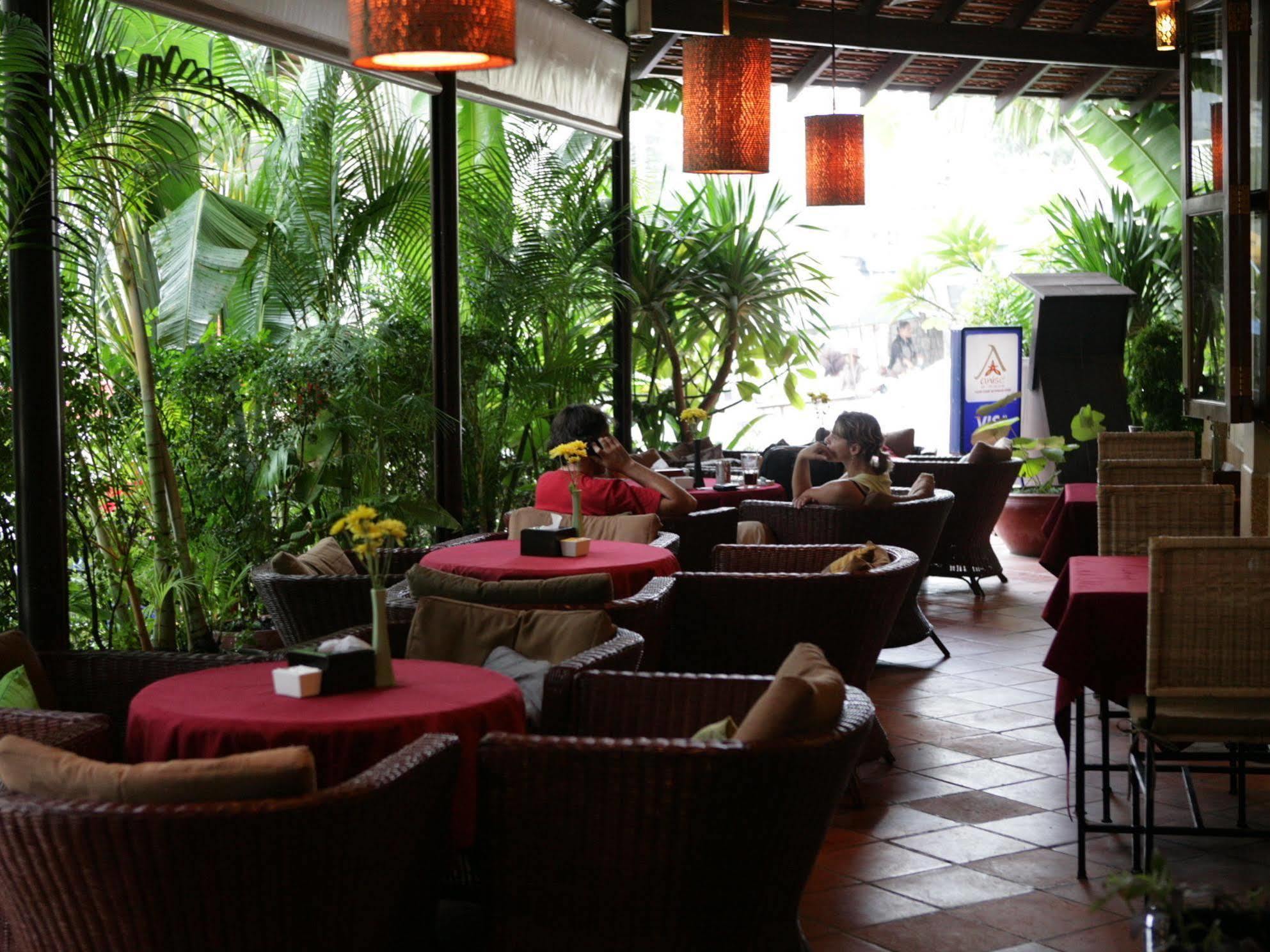 Anise Hotel And Restaurant Phnom Penh Exterior foto