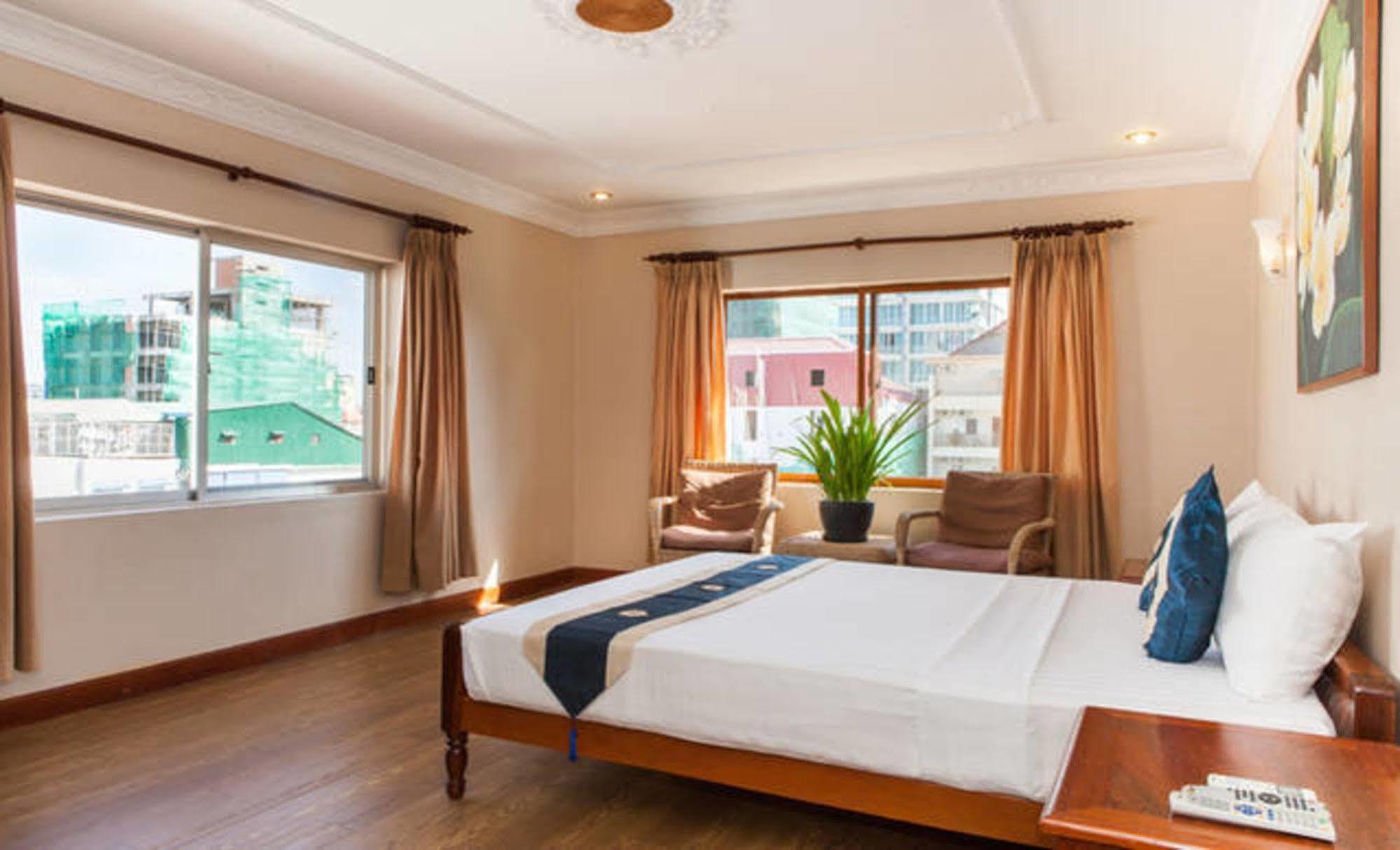 Anise Hotel And Restaurant Phnom Penh Exterior foto