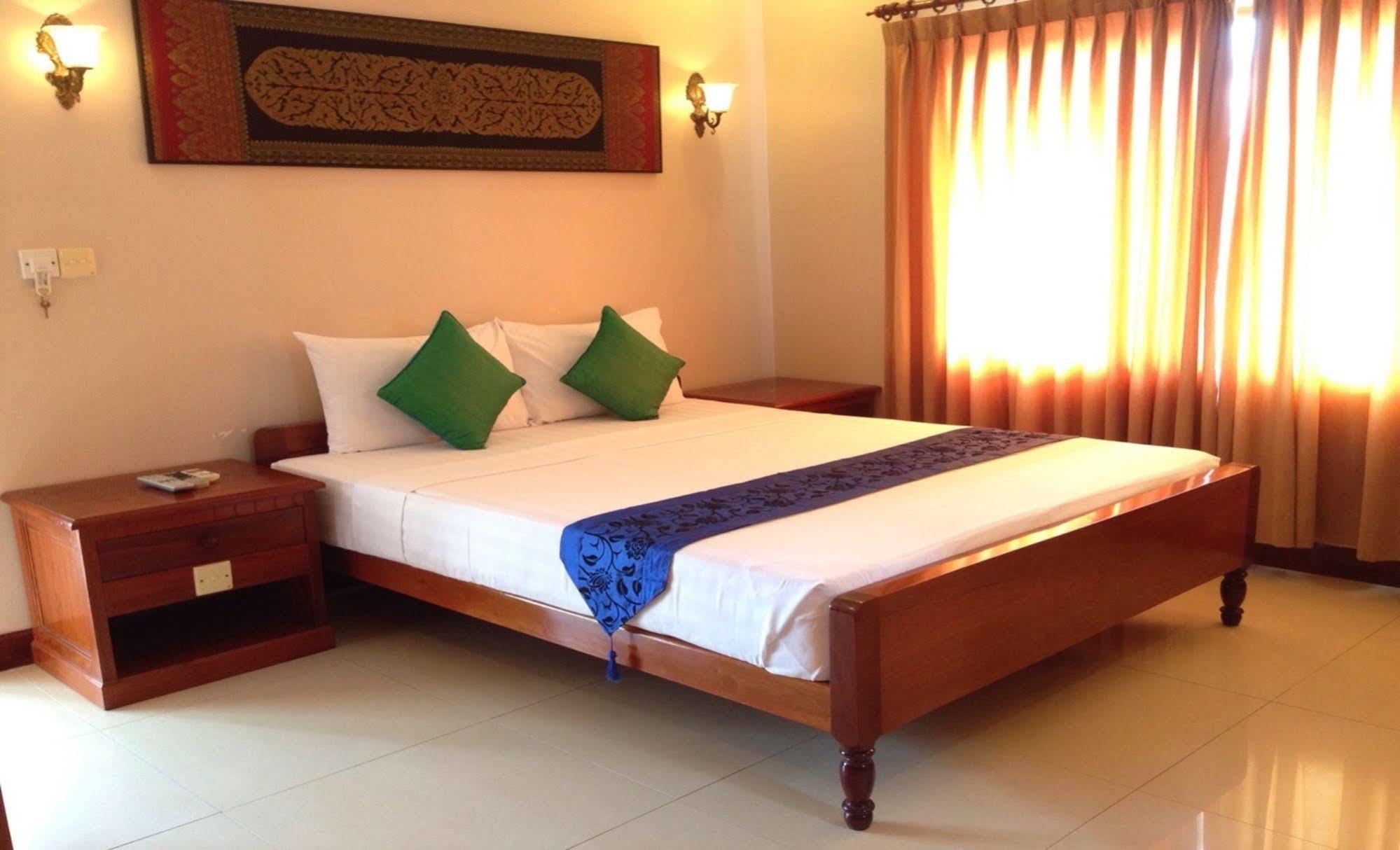 Anise Hotel And Restaurant Phnom Penh Exterior foto