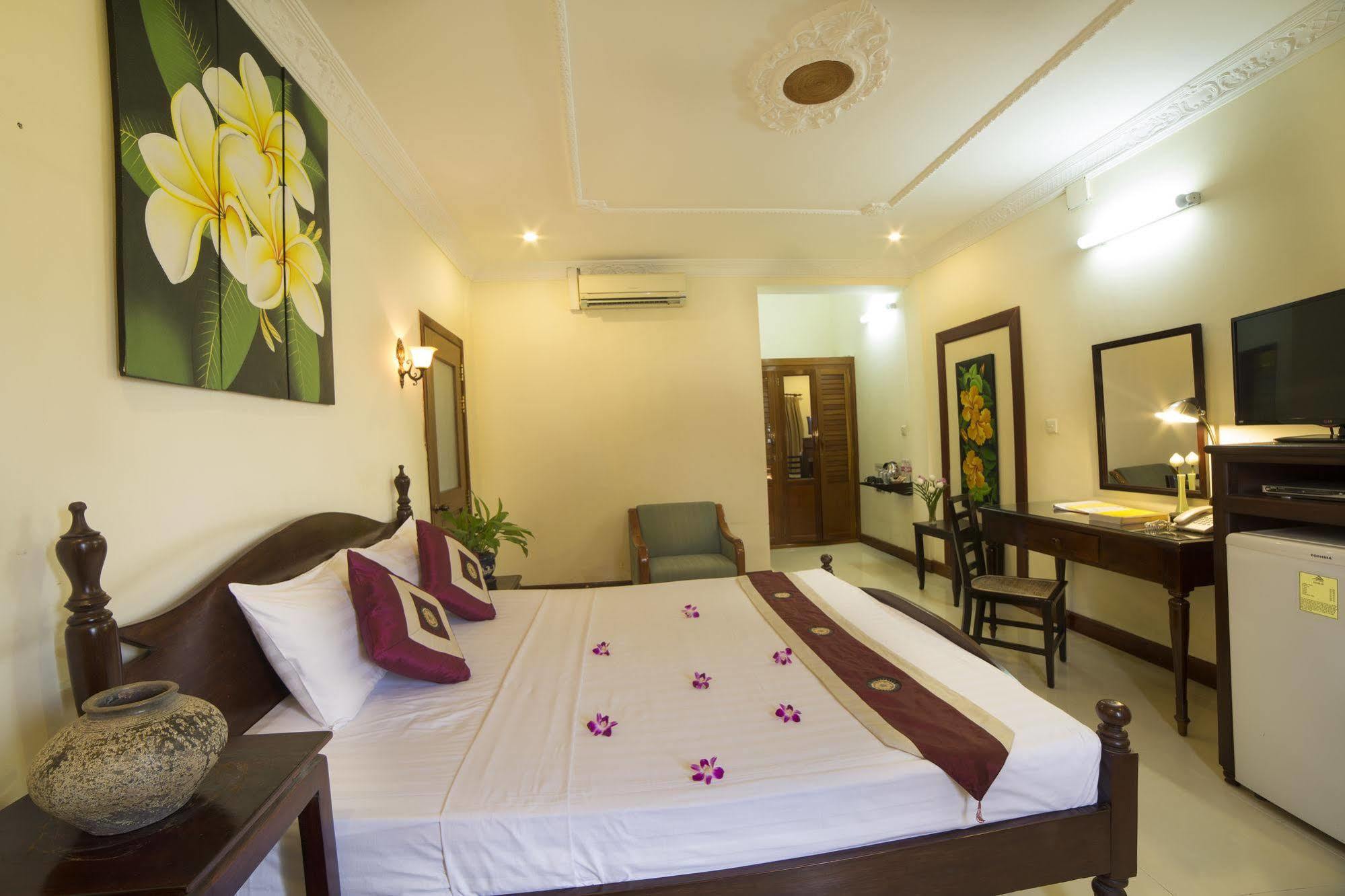 Anise Hotel And Restaurant Phnom Penh Exterior foto
