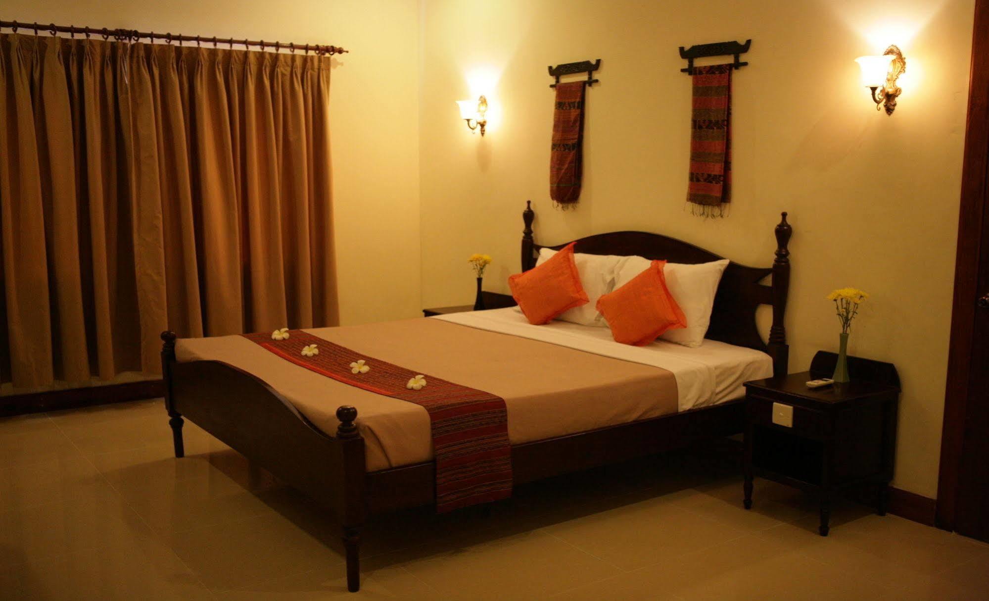 Anise Hotel And Restaurant Phnom Penh Exterior foto